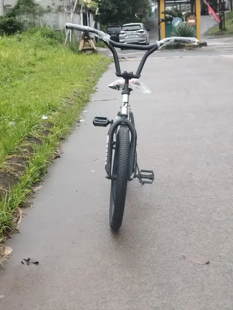 Sepeda BMX terpedo ukuran 20