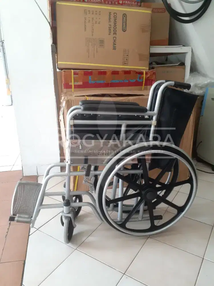 Kursi roda stàndart bekas