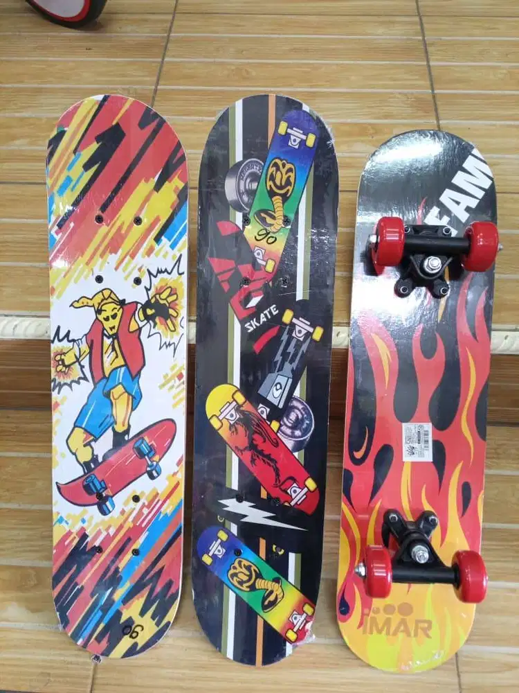 mainan anakk skateboardd sedang