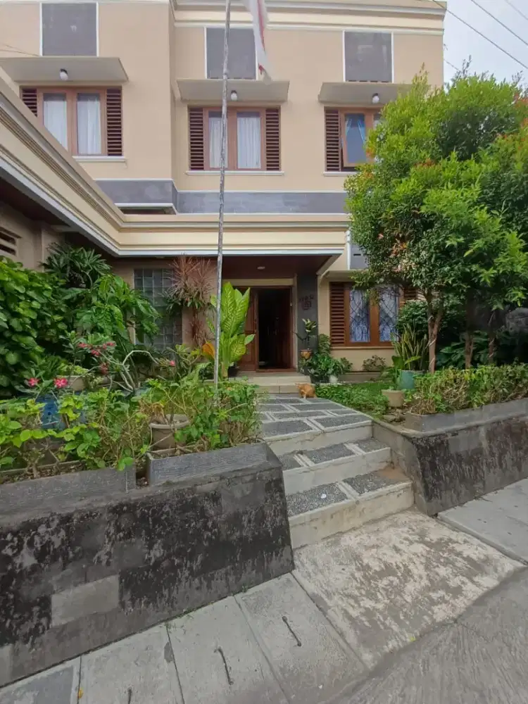 Rumah mewah dan luas barat Wirobrajan di Ngestiharjo Bantul Yogyakart