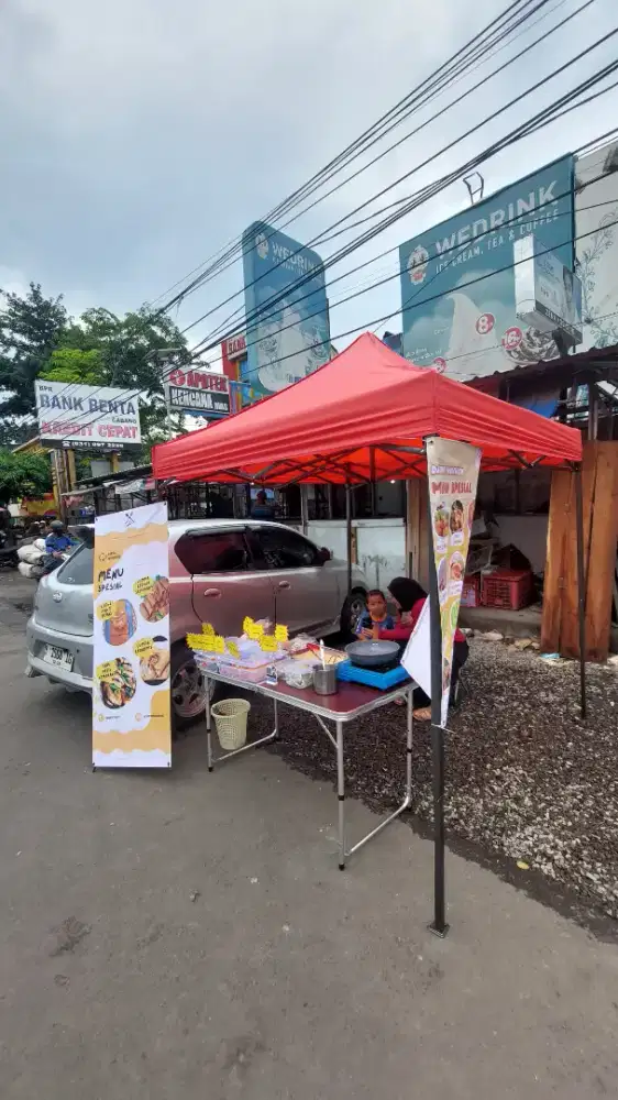 Penjaga stand Lumpia/Risol