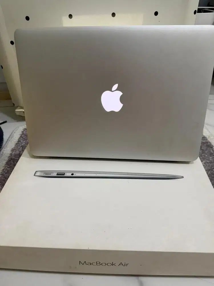 Macbook Air 2017 13 ram 8gb/128ssd mulus