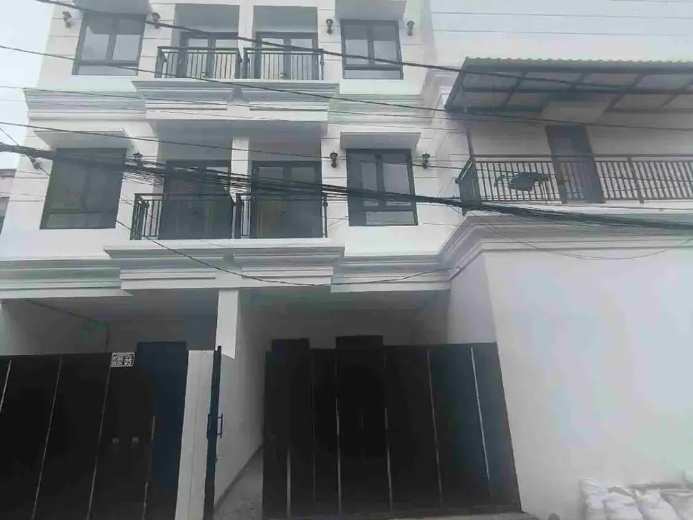 Di jual Rumah baru 3. lantai siap huni di duri kepa jakarta barat