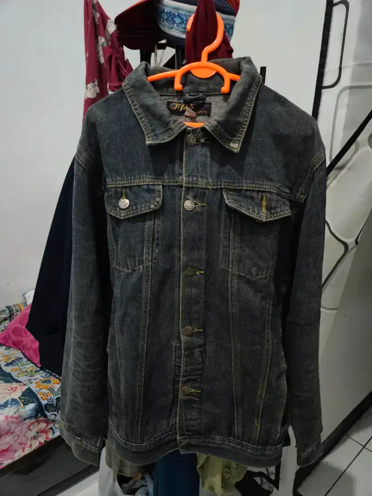 (preloved) jaket jeans lengan panjang ukuran XL