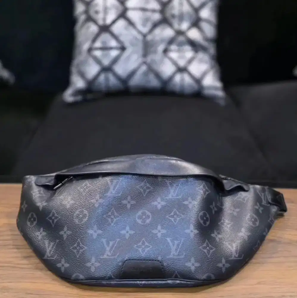 Sling bag Louis Vuitton (LV)