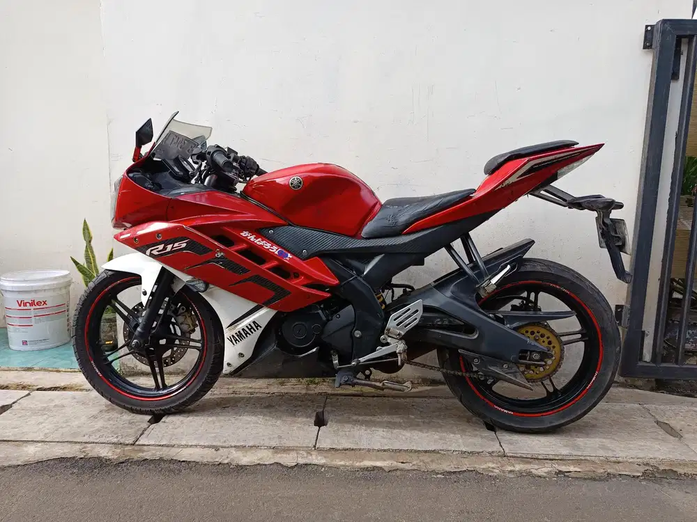 YAMAHA R15 V2  2015 lengkap siap gas