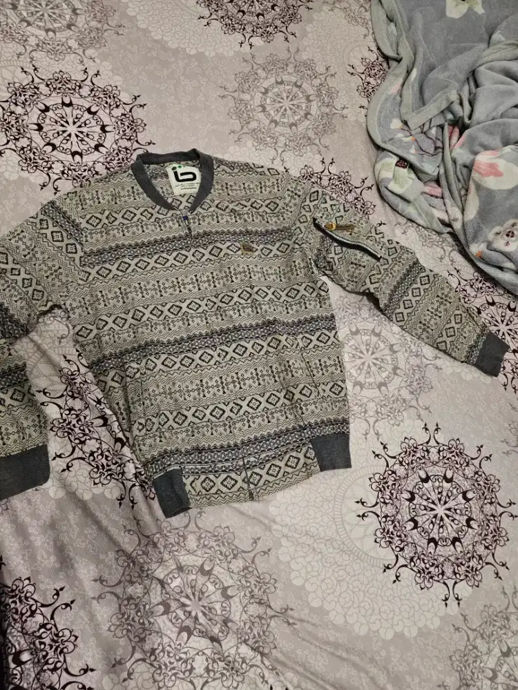 (preloved) bomber jacket motif unik ukuran L