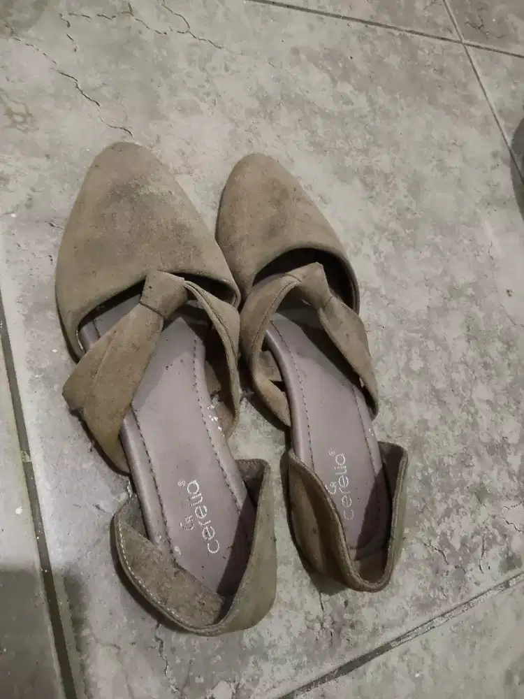 Sepatu wanita bekas Cerelia