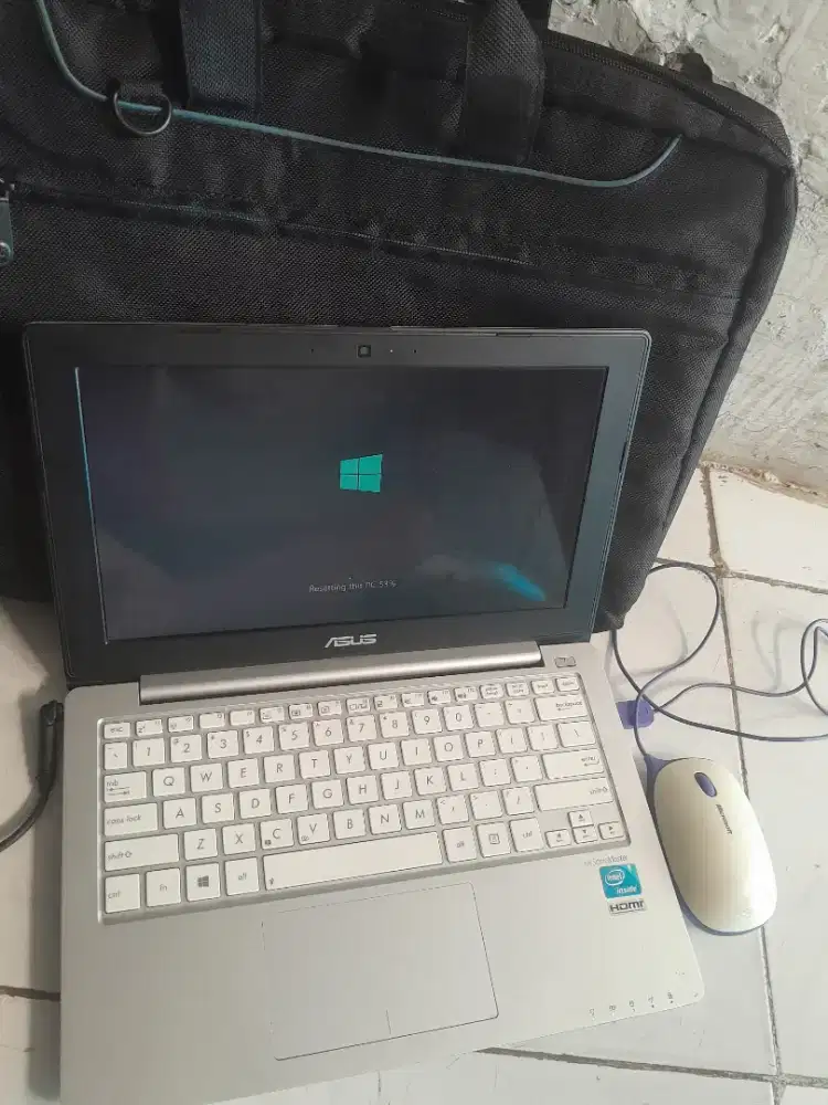 Aksesoris jual notebook asus minus kadang hidup kadang mati.