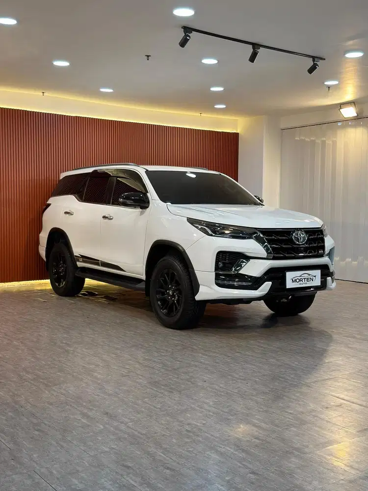 Toyota Fortuner 2.8 VRZ GR Sport 2023 ofo 7 Ribuan