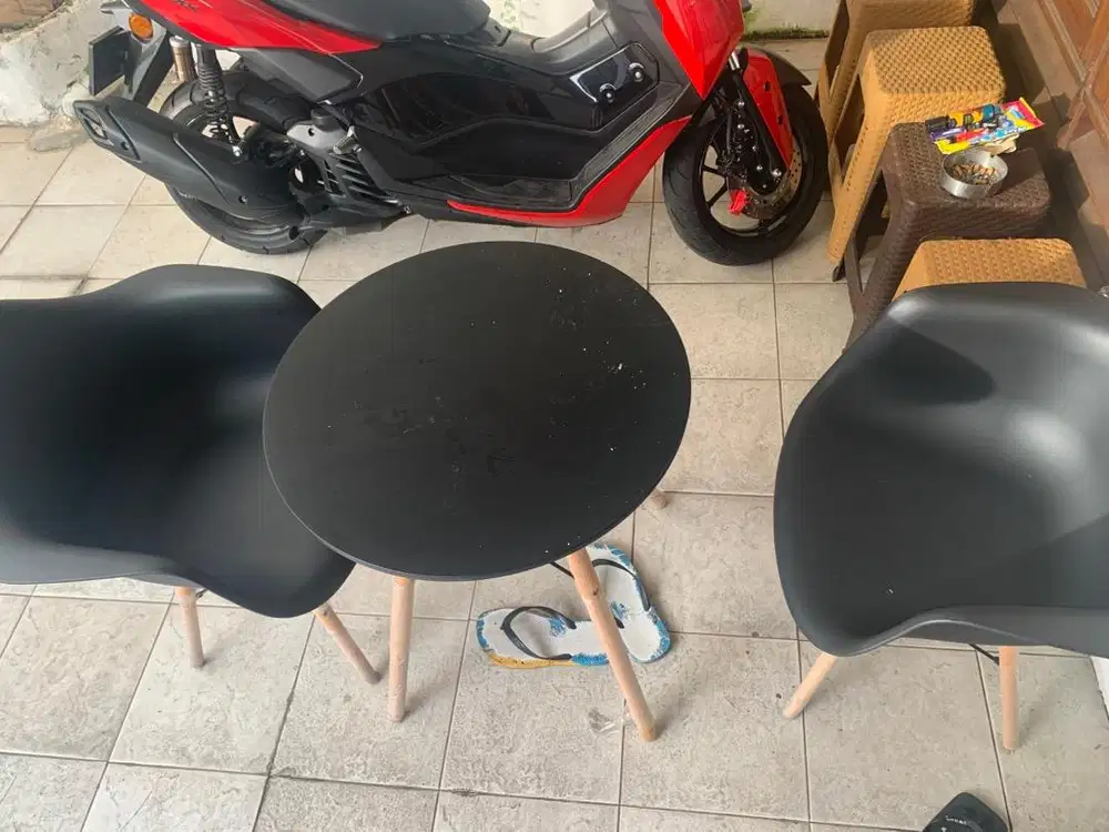 Bangku dan meja santai cocok buat di teras rumah kondisi NO MINUS