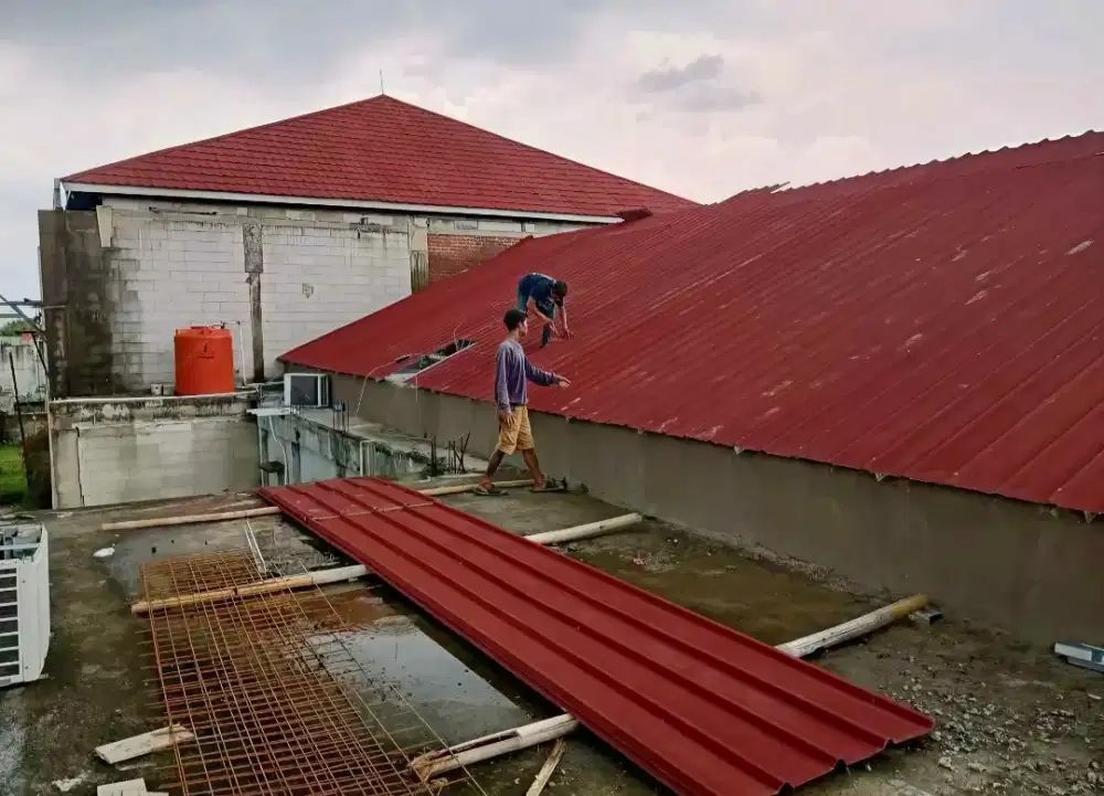 Pasang baja ringan atap spandek pasir