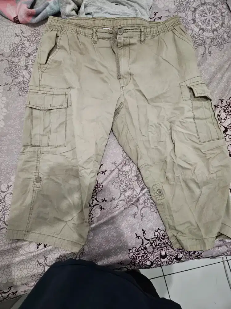 Preloved celana 3/4 warna khaki dan biru ukuran 38
