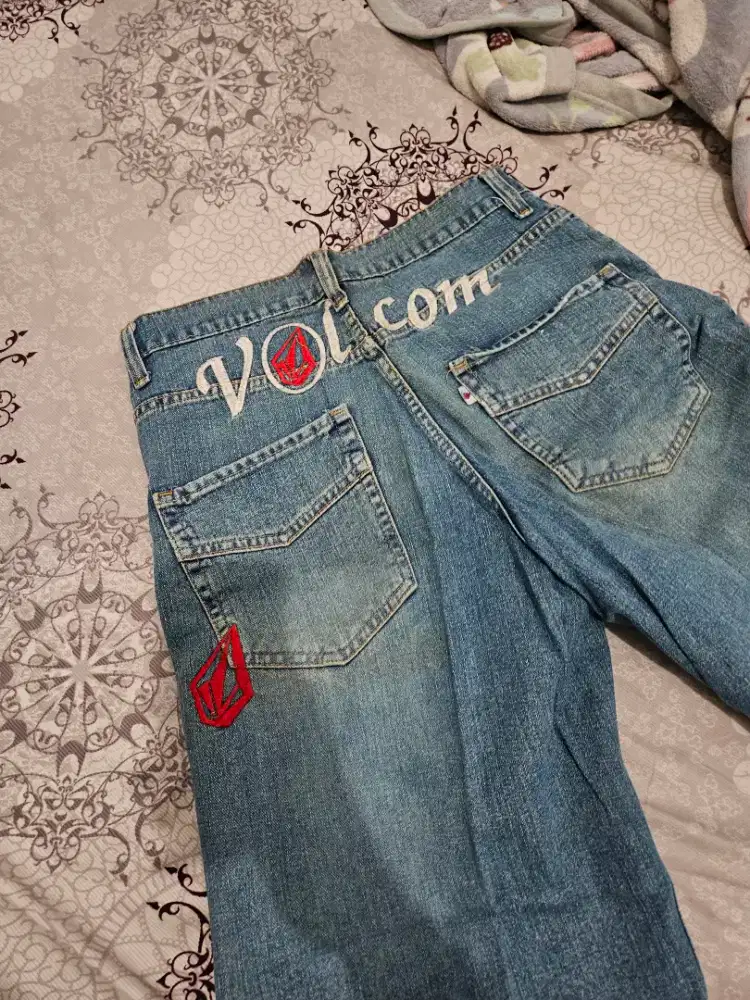 Preloved celana jeans volcom ukuran L