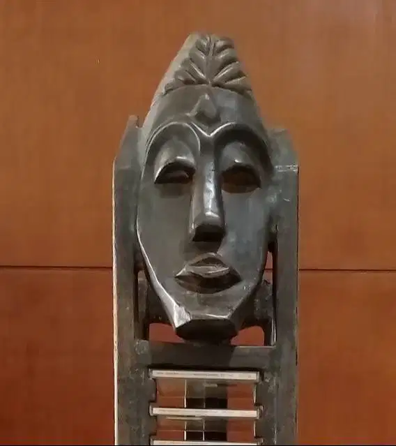 Rak CD/DVD kayu ukiran antik.