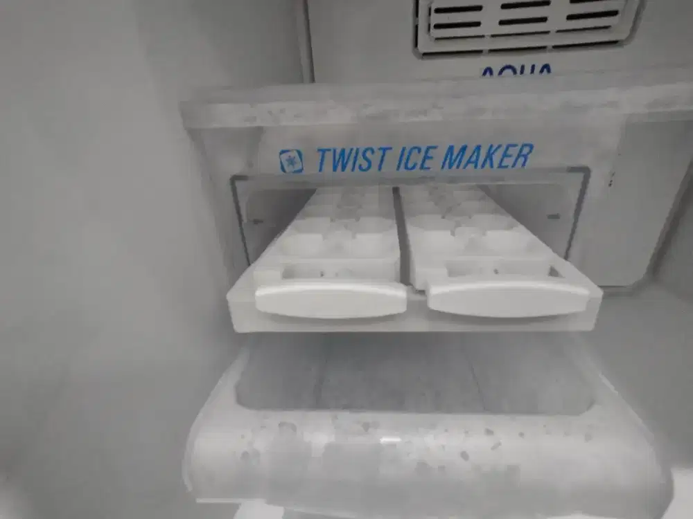 Dijual Cepat! Kulkas Aqua AQR-D275 (Bekas)