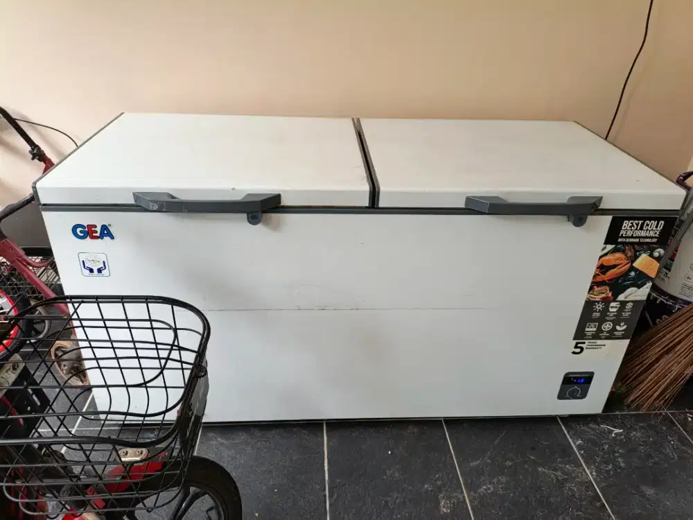Dijual freezer kapasitas 500 liter kondisi sangat baik