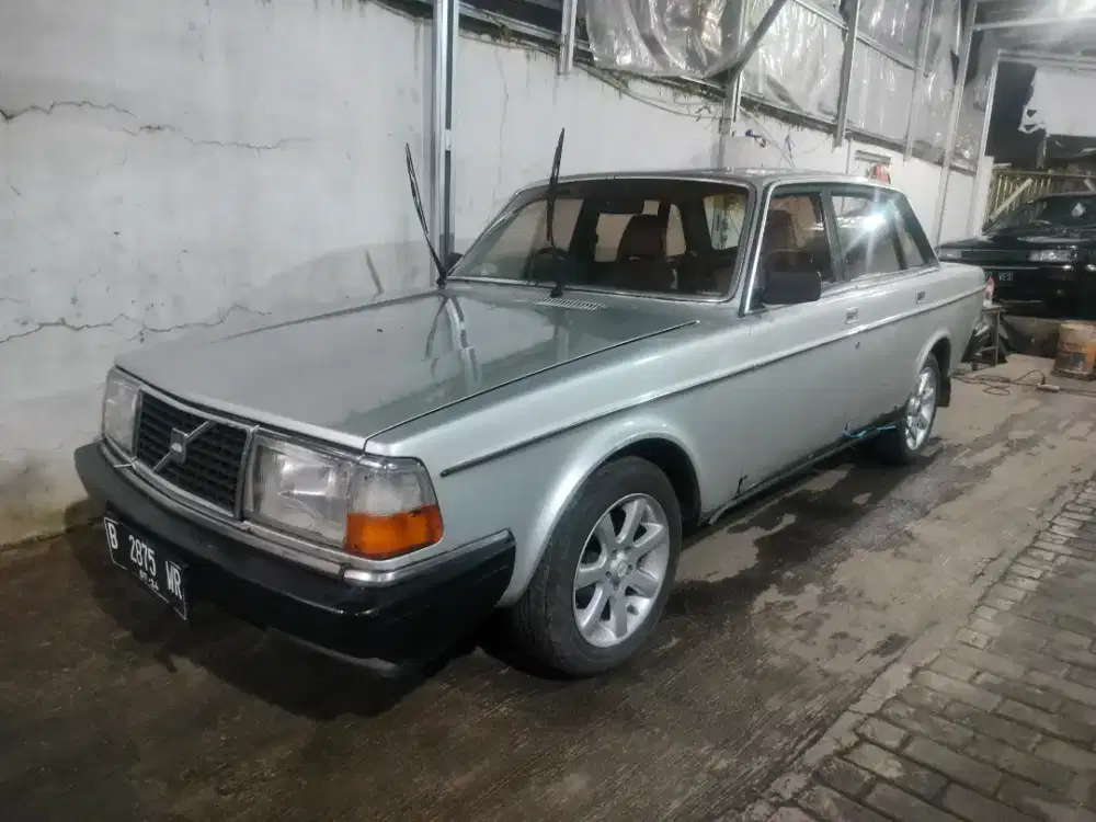 Volvo 244GL manual th1982
