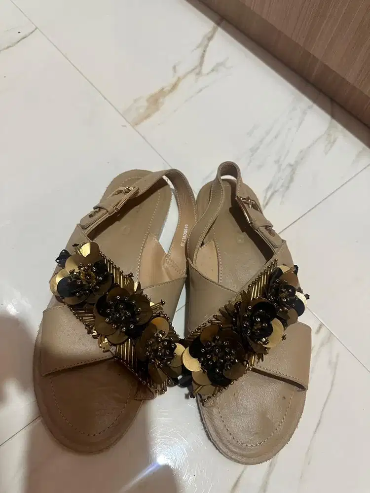 PVRA  sendal dengan manik manik