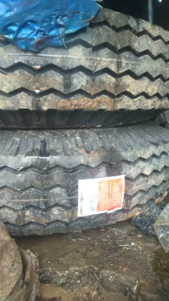 Di Jual Ban Tronton Rp 6.4jt  ( 2ban )