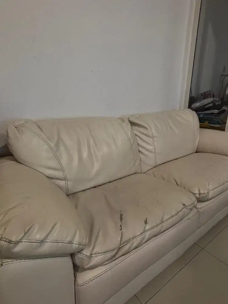 Sofa broken white  bekas