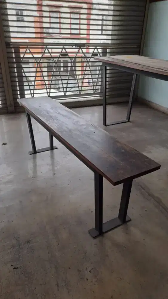 Bangku ngopi panjang