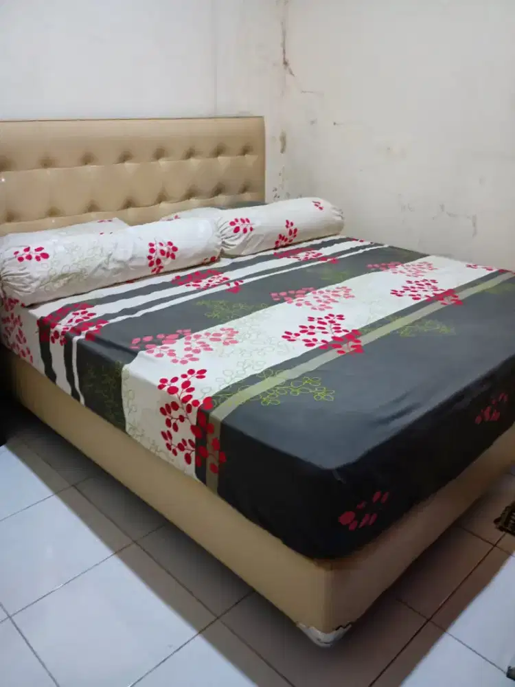 Di jual Springbed komplit set Romance uk: 180 cm x 200 cm. Warna Beige