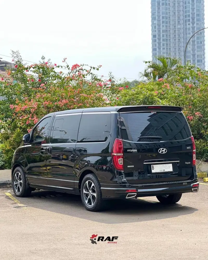 Hyundai H1 2.5 CRDi Royale Diesel Facelift 2018 Hitam AT Solar