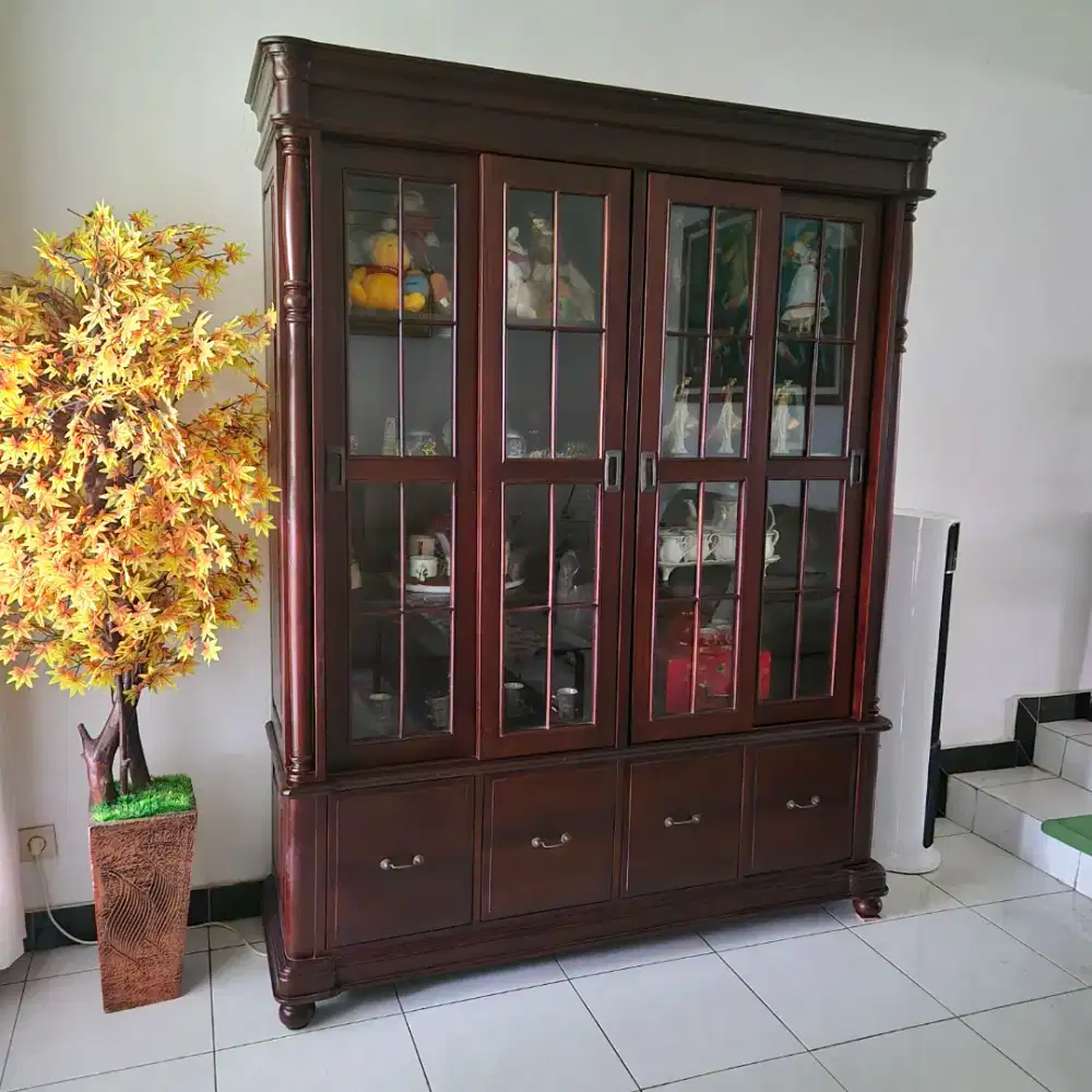 Lemari Kaca Kayu Jati
