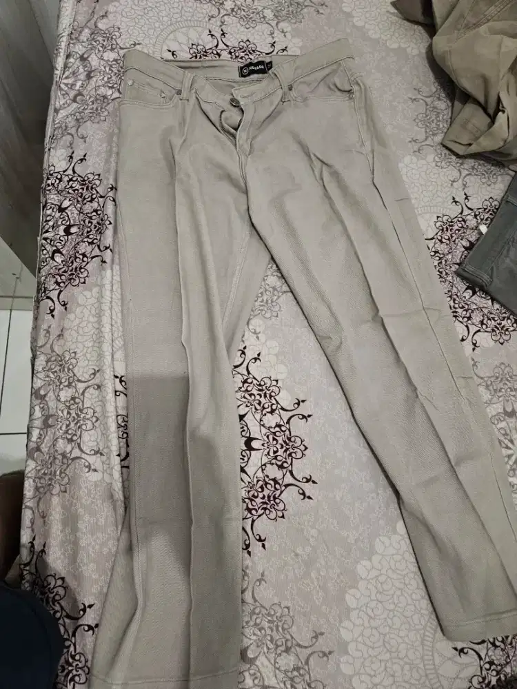 Preloved celana semi jeans nevada ukuran 34 warna abu muda