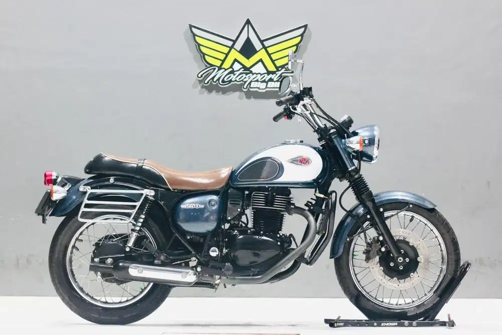 Kawasaki w250 estrella 2019 like new Z250 CBR 250