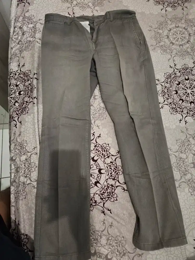 Preloved celana panjang chino merk 2nd red ukuran 36