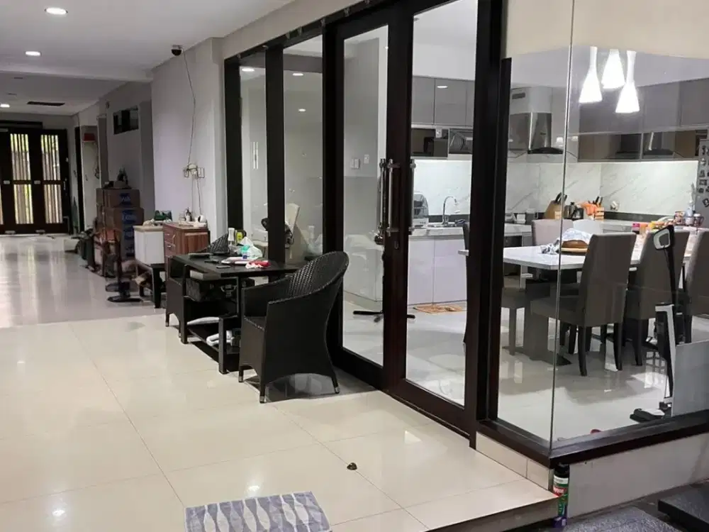 Rumah Megah 3lt Siap Huni di Boulevard Permata Buana III Jakarta Barat
