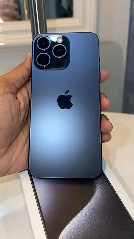 Jual Cepat! iPhone 15 Pro Max Blue Titanium 256GB Ex Ibox