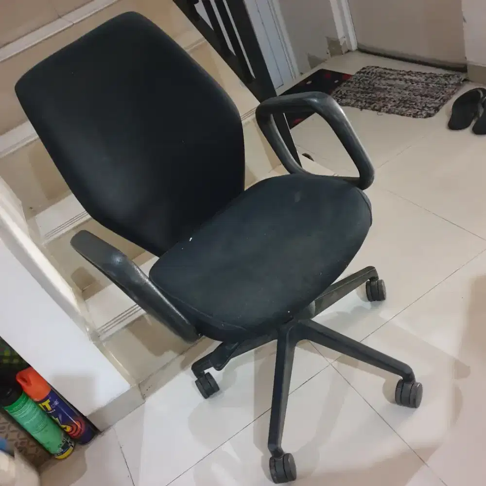 Kursi kantor bekas