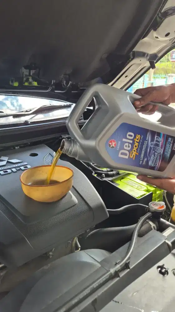 Teknisi mekanik mobil