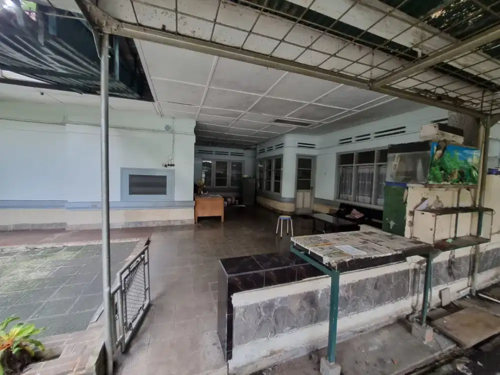 Dijual Rumah Klasik Bangunan Kolonial Belanda Hoek di Daerah Dago dekat Rs. Boromeus, ITB, Taman SAri, Merdeka