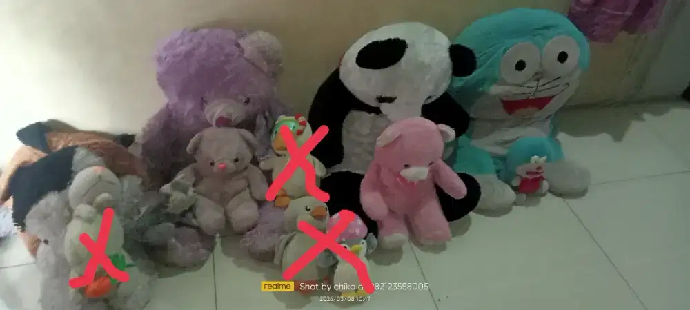 boneka boneka bekas.