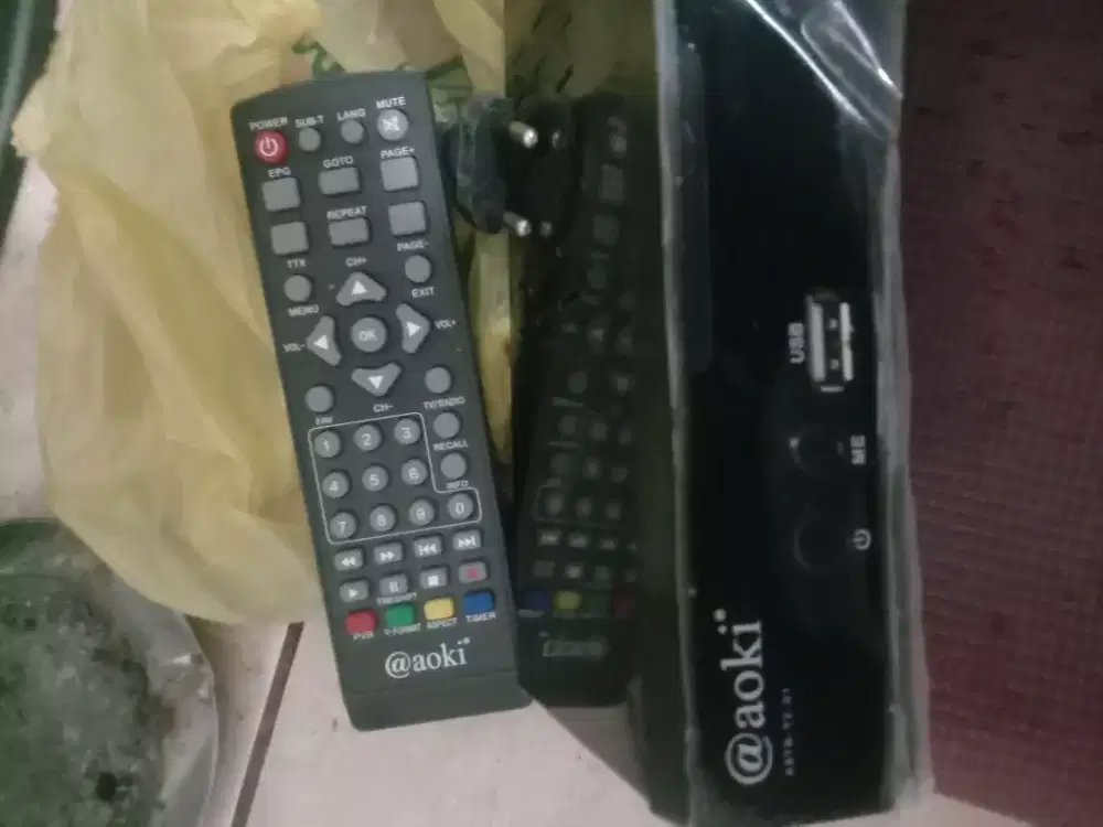 Set top box merk Aoki komplit