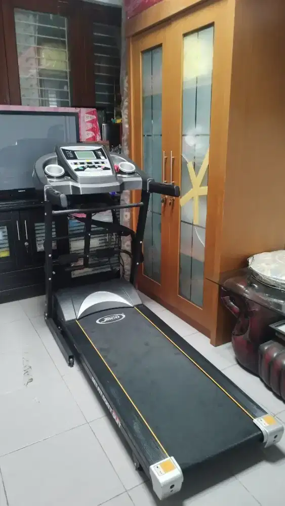 dijual treadmill JC 822 ( jarang di pakai )