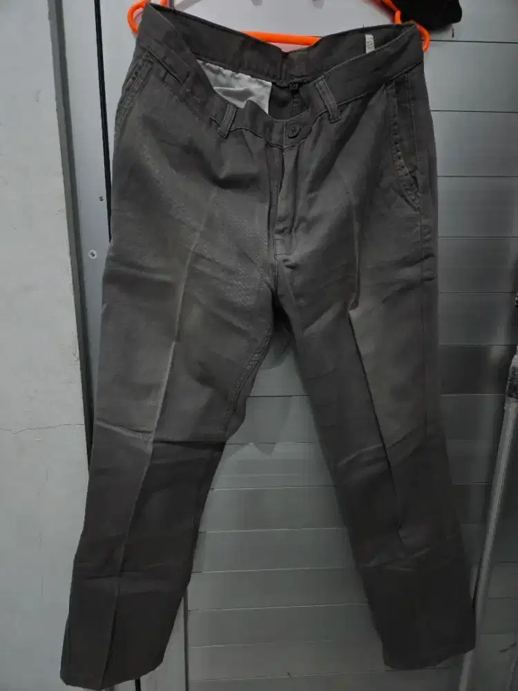 Preloved celana panjang chino abu merk details