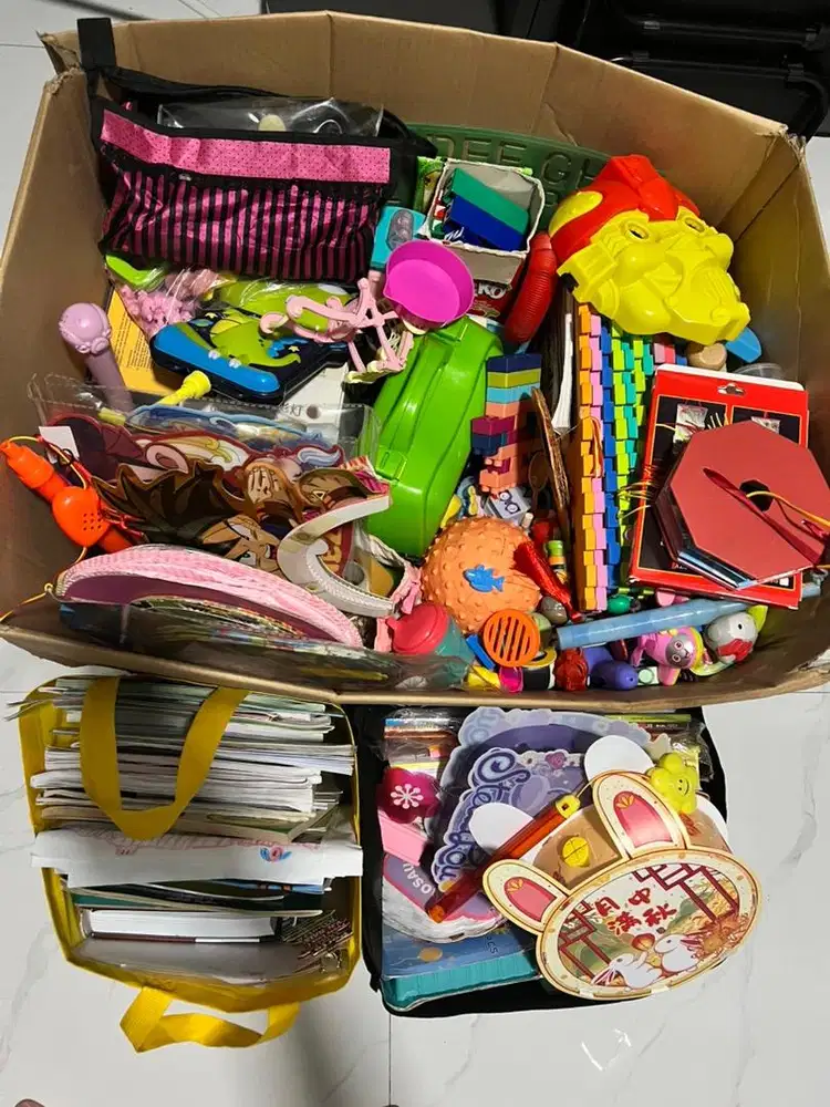 Mainan Anak2, Buku (Ada Lego dll)