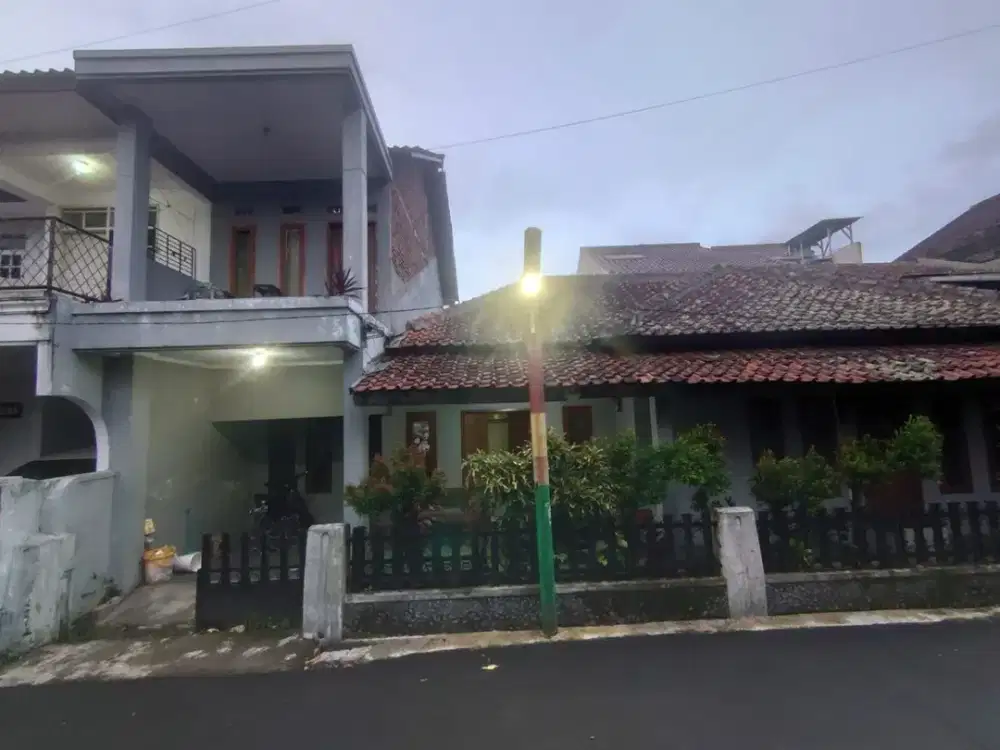 Dijual rumah di mainroad Arcamanik dekat Sport Jabar Arcamanik