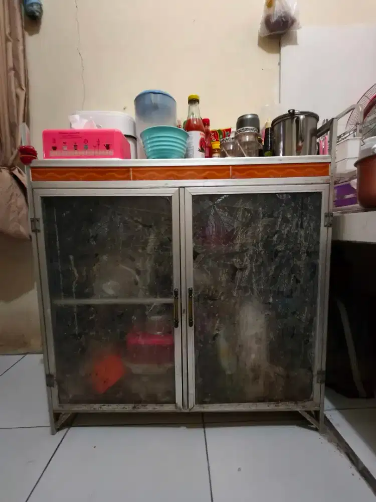 Lemari piring minimalis