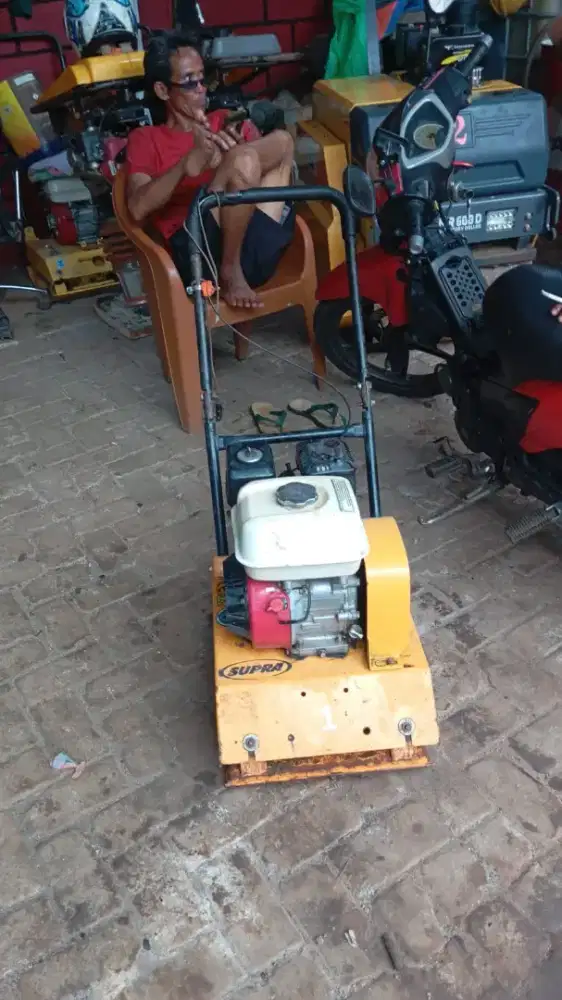 Jackhammer genset 2500watt baby roller stamper kodok