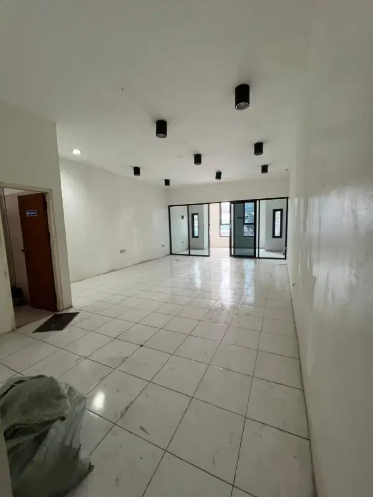 Disewakan ruko mekarwangi mainroad jarang ada murah