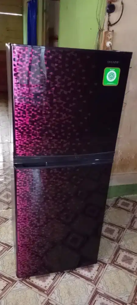 Kulkas 2pintu Sharp kirei siap pakai.