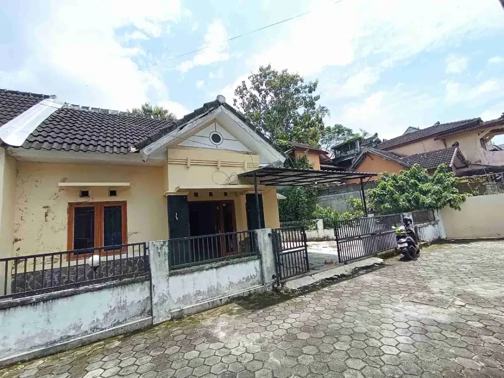 Di sewakan rumah dlm komplek perumahan area Jl kaliurang km 10