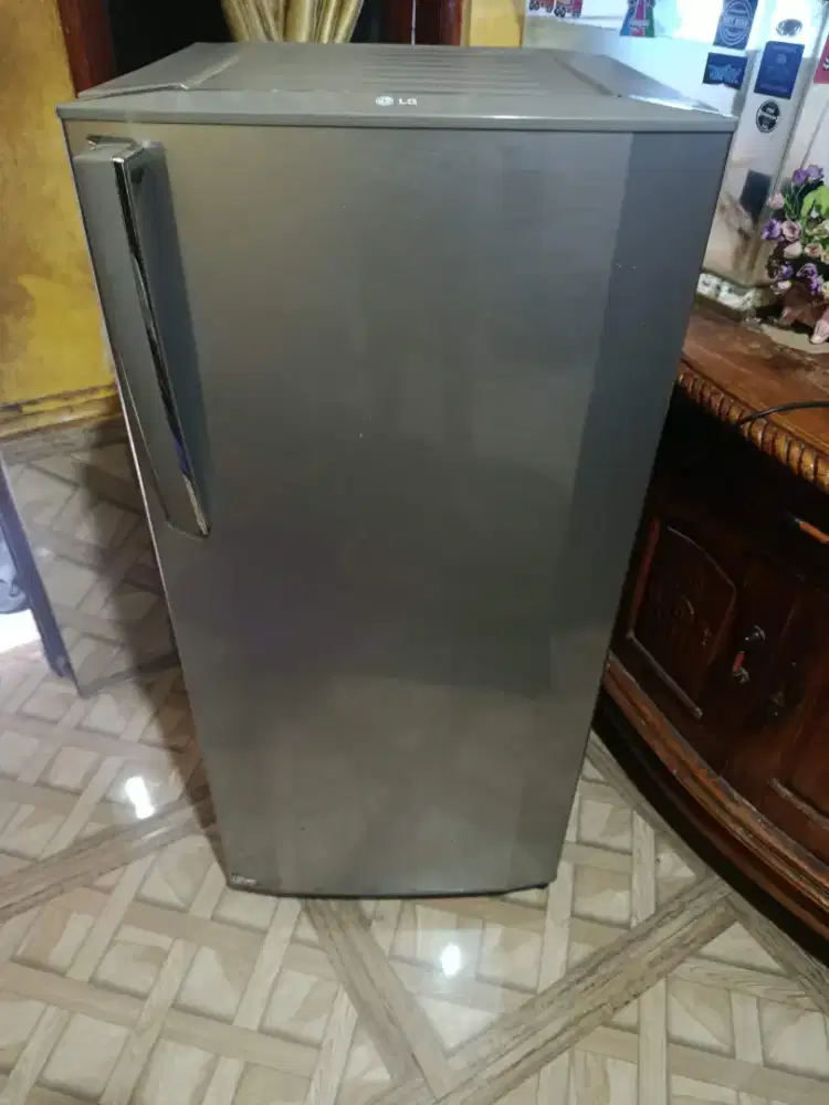 Kulkas 1 pintu merek LG