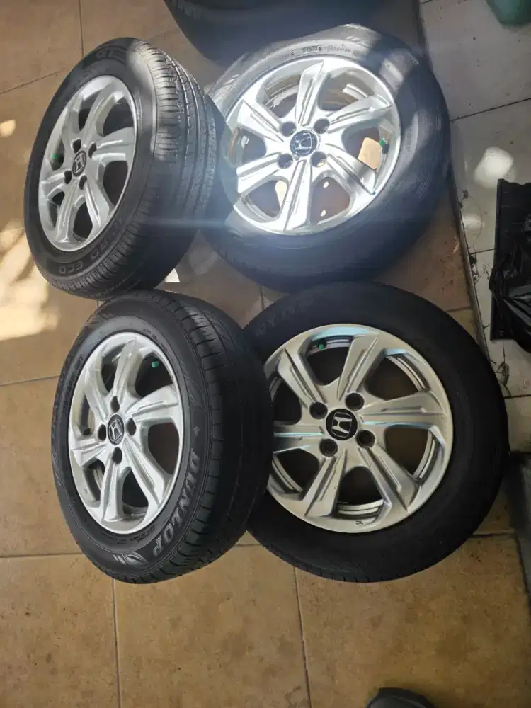 Dijual velg plus ban ex Brio R14
